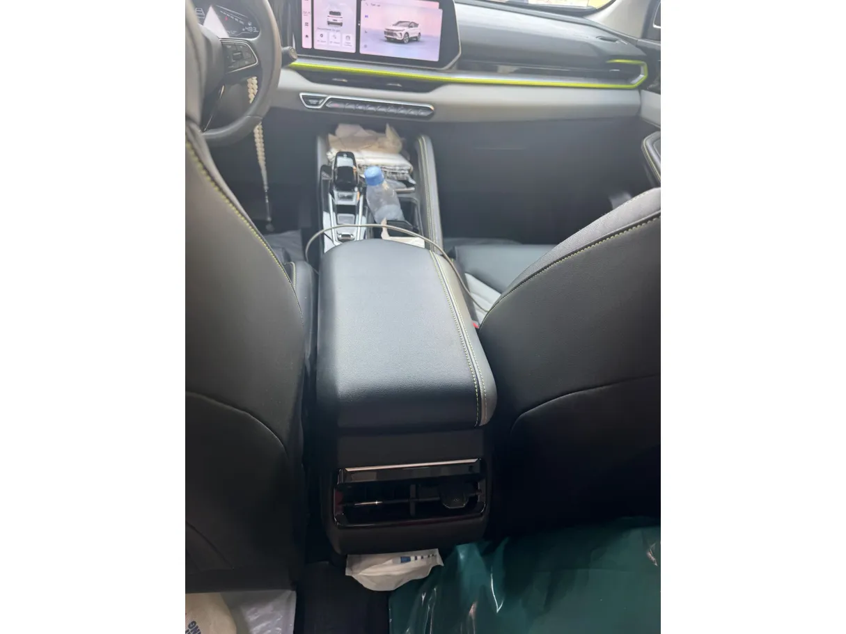 Car image 18