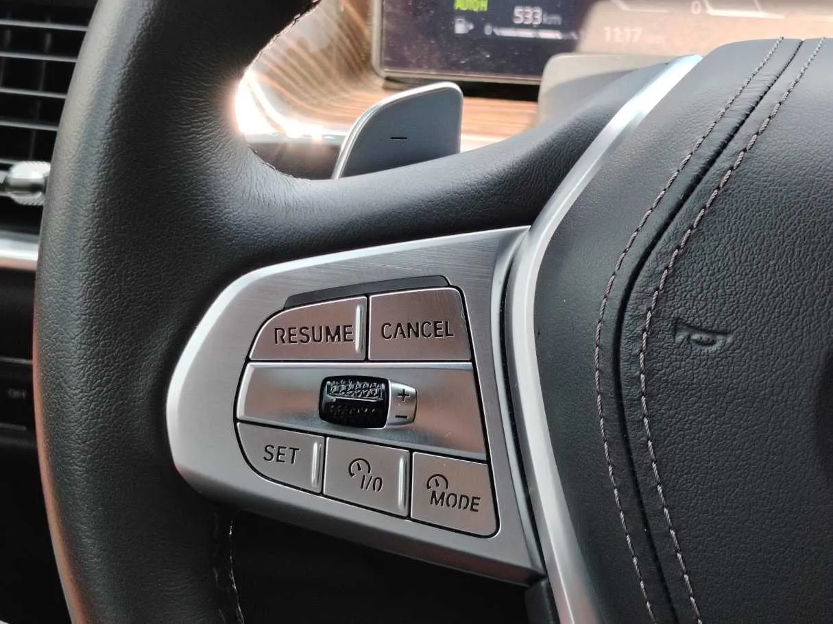 Car image 30