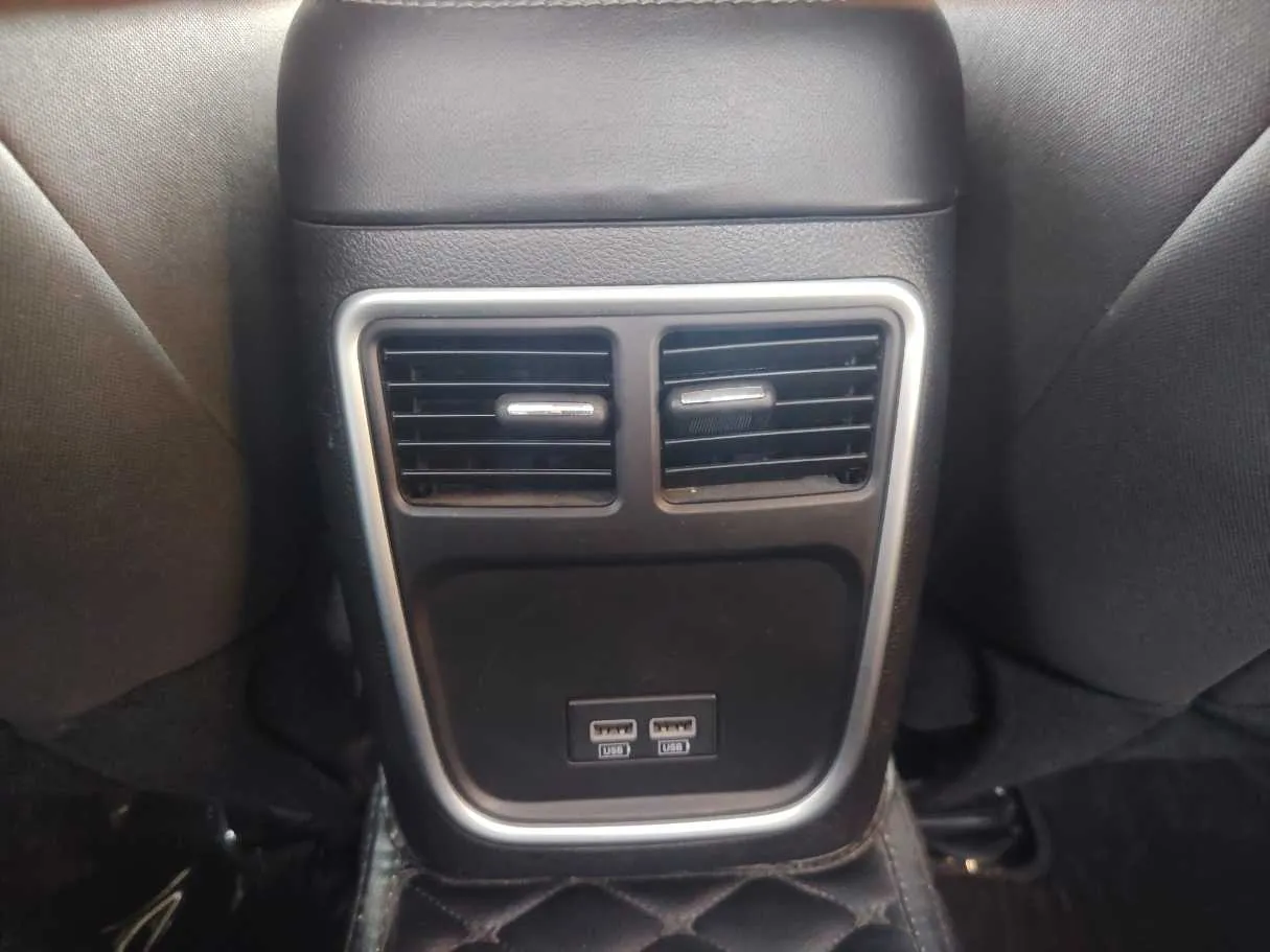 Car image 29