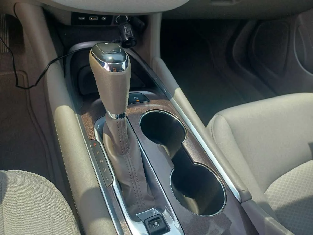 Car image 16