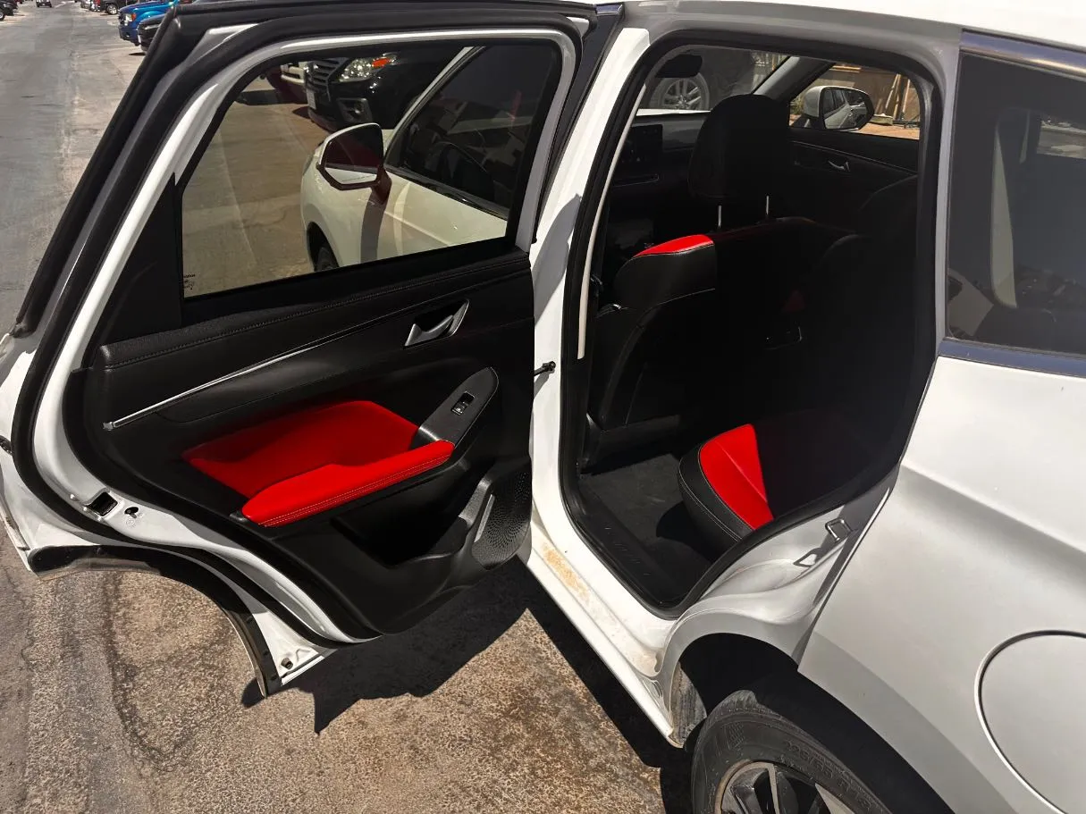 Car image 13
