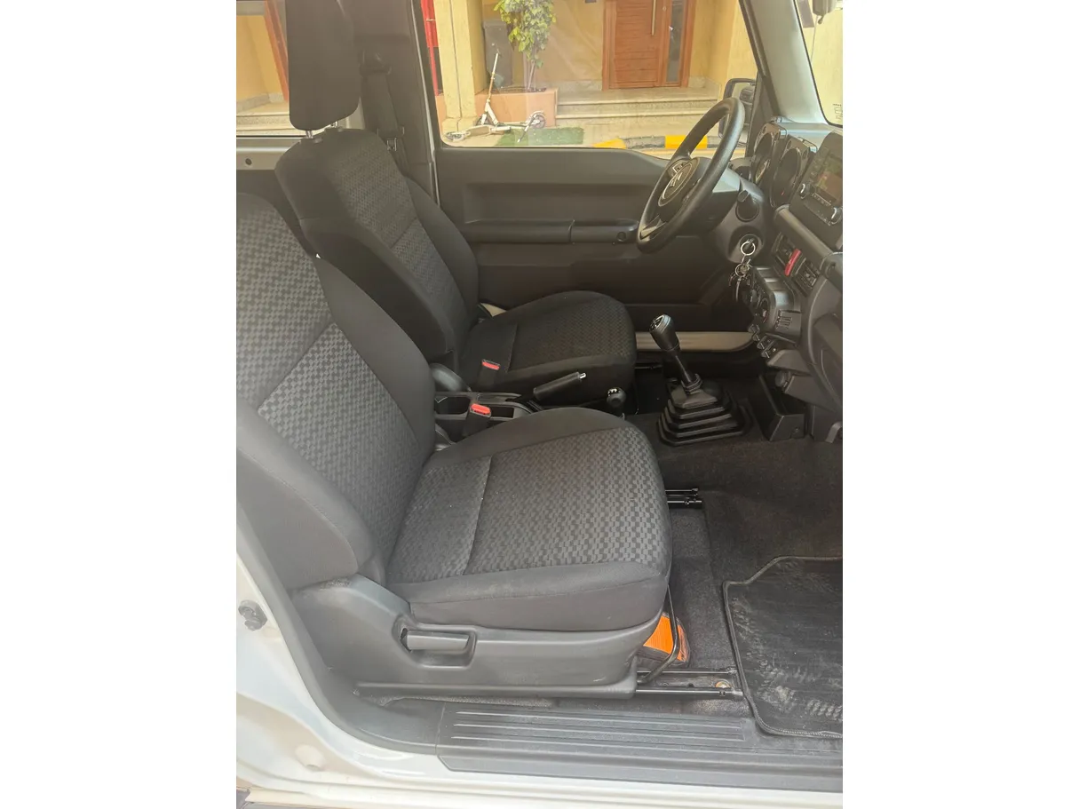Car image 12