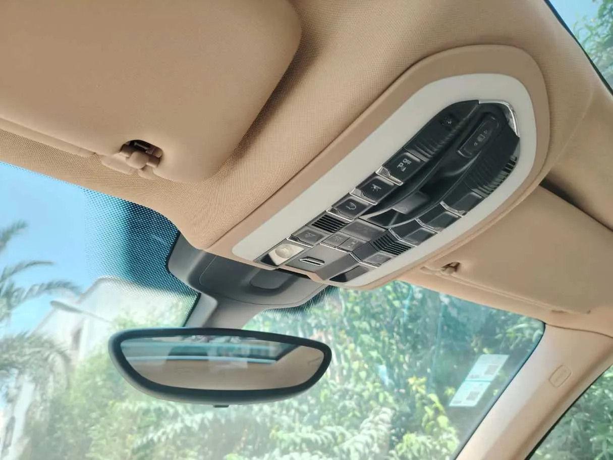 Car image 35