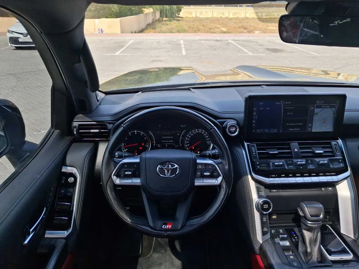 Car image 19