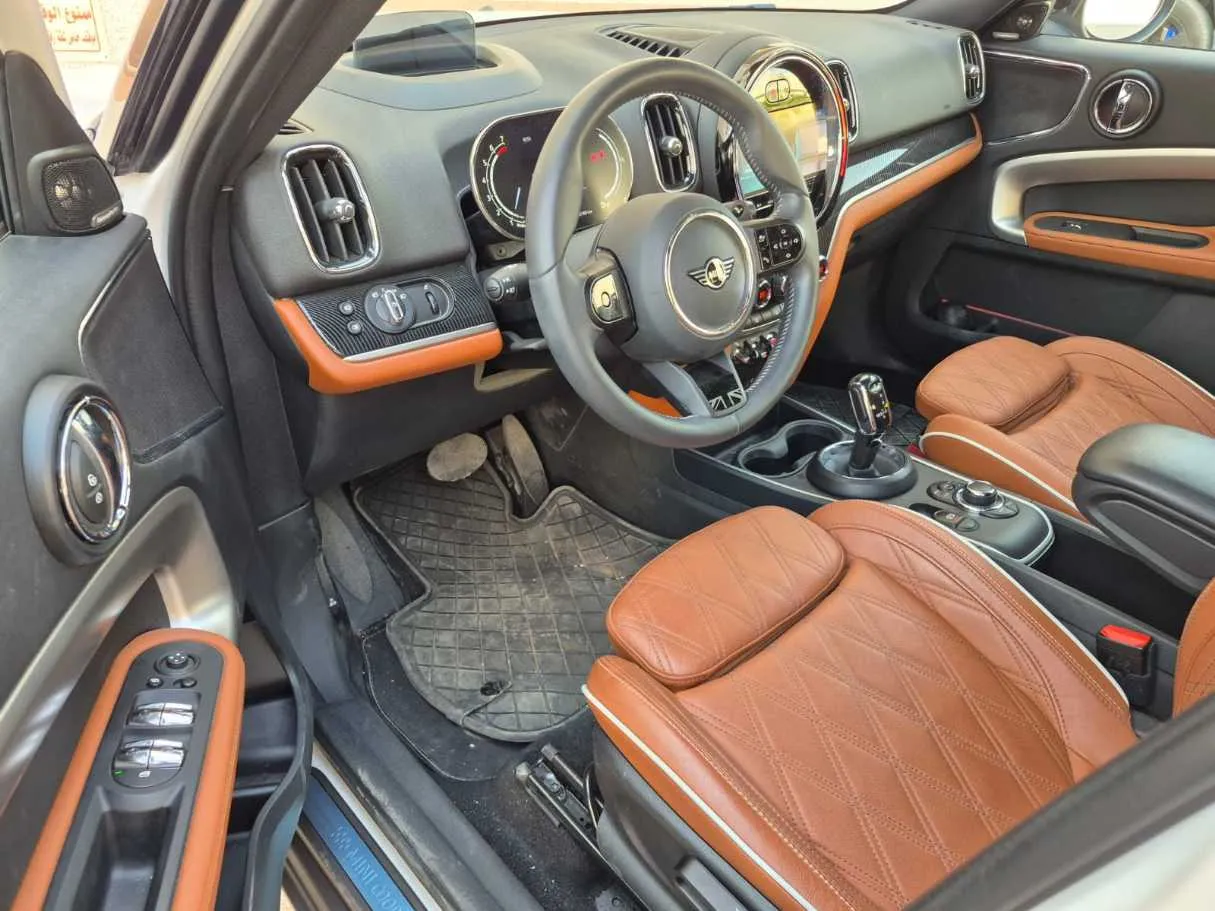 Car image 11