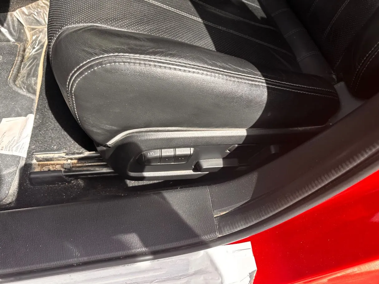 Car image 26