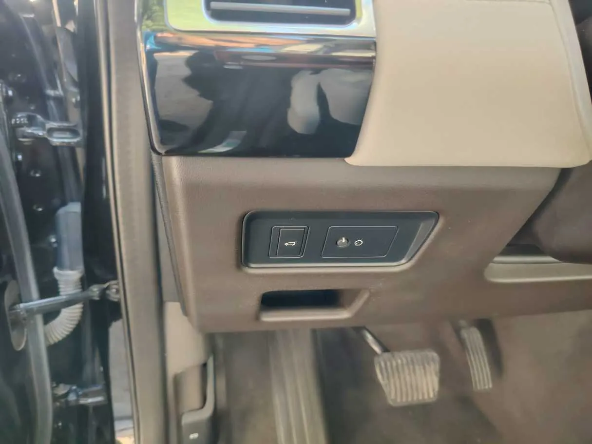 Car image 35