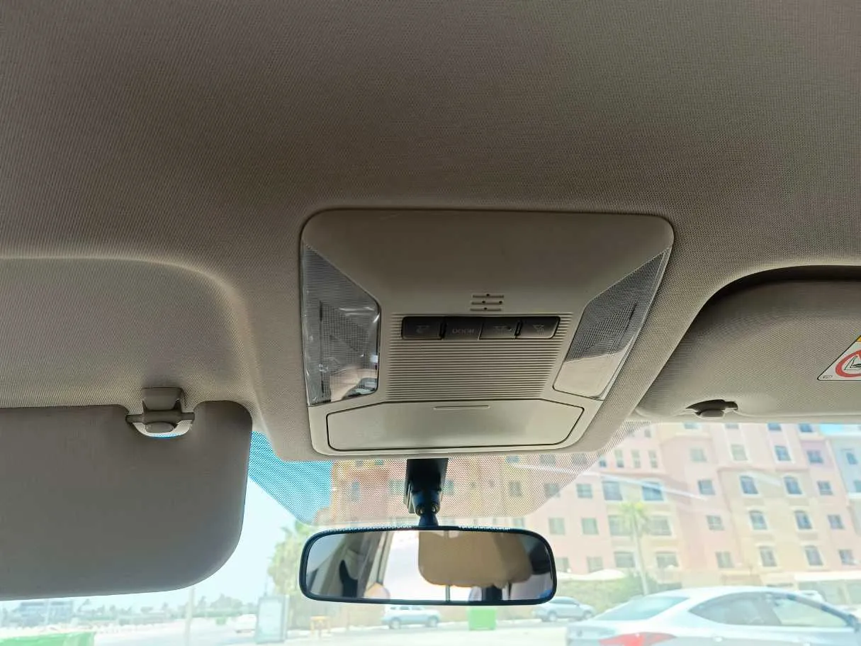 Car image 26