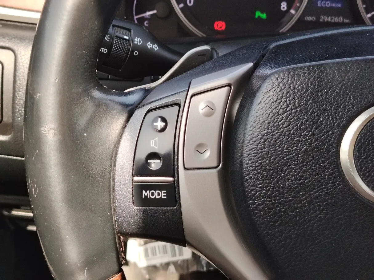 Car image 24