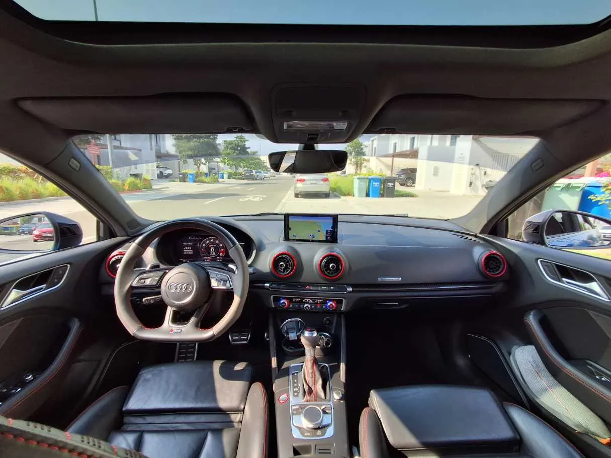 Car image 17