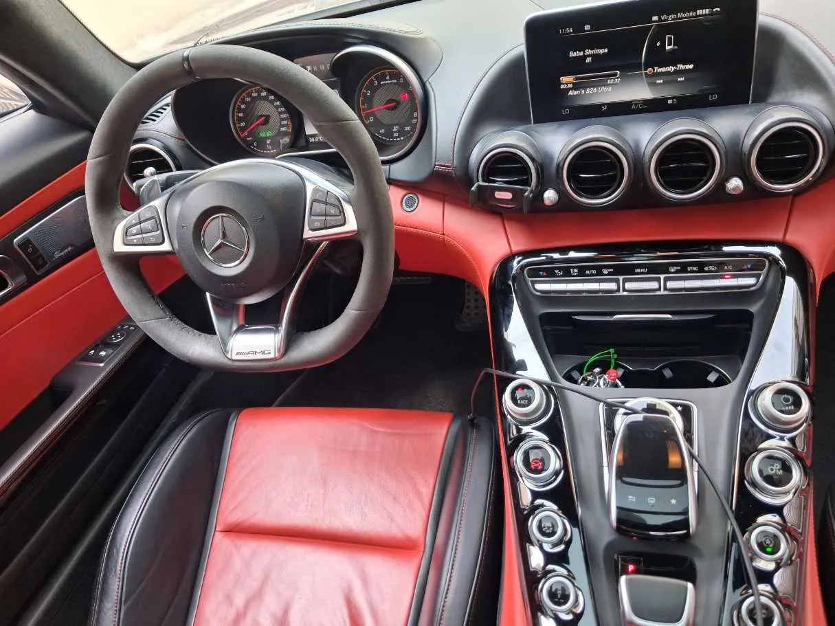 Car image 14