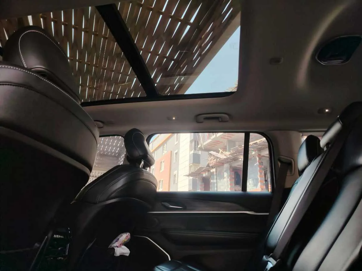 Car image 20