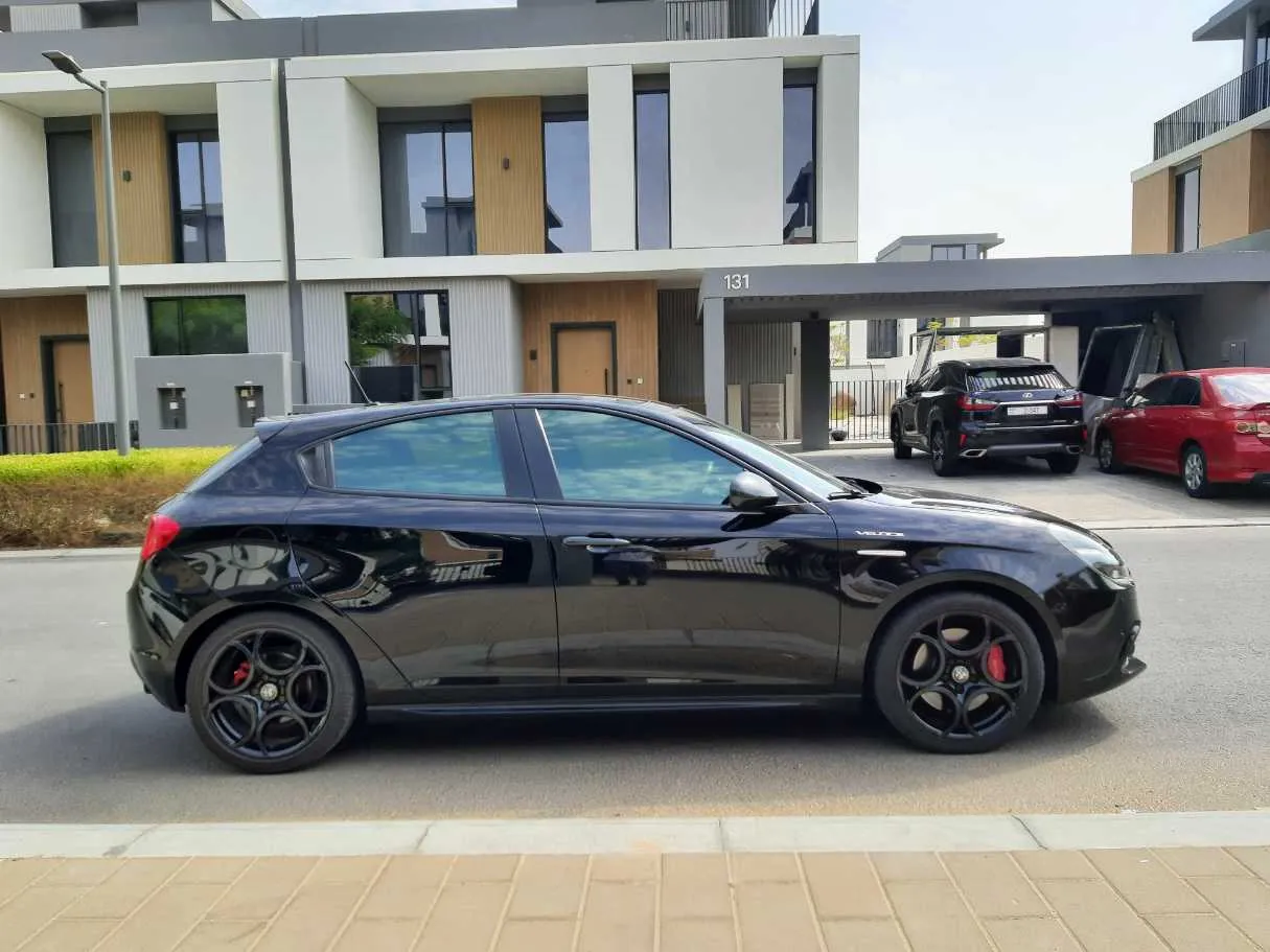 Car image 8