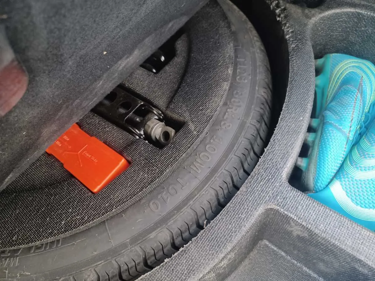 Car image 23