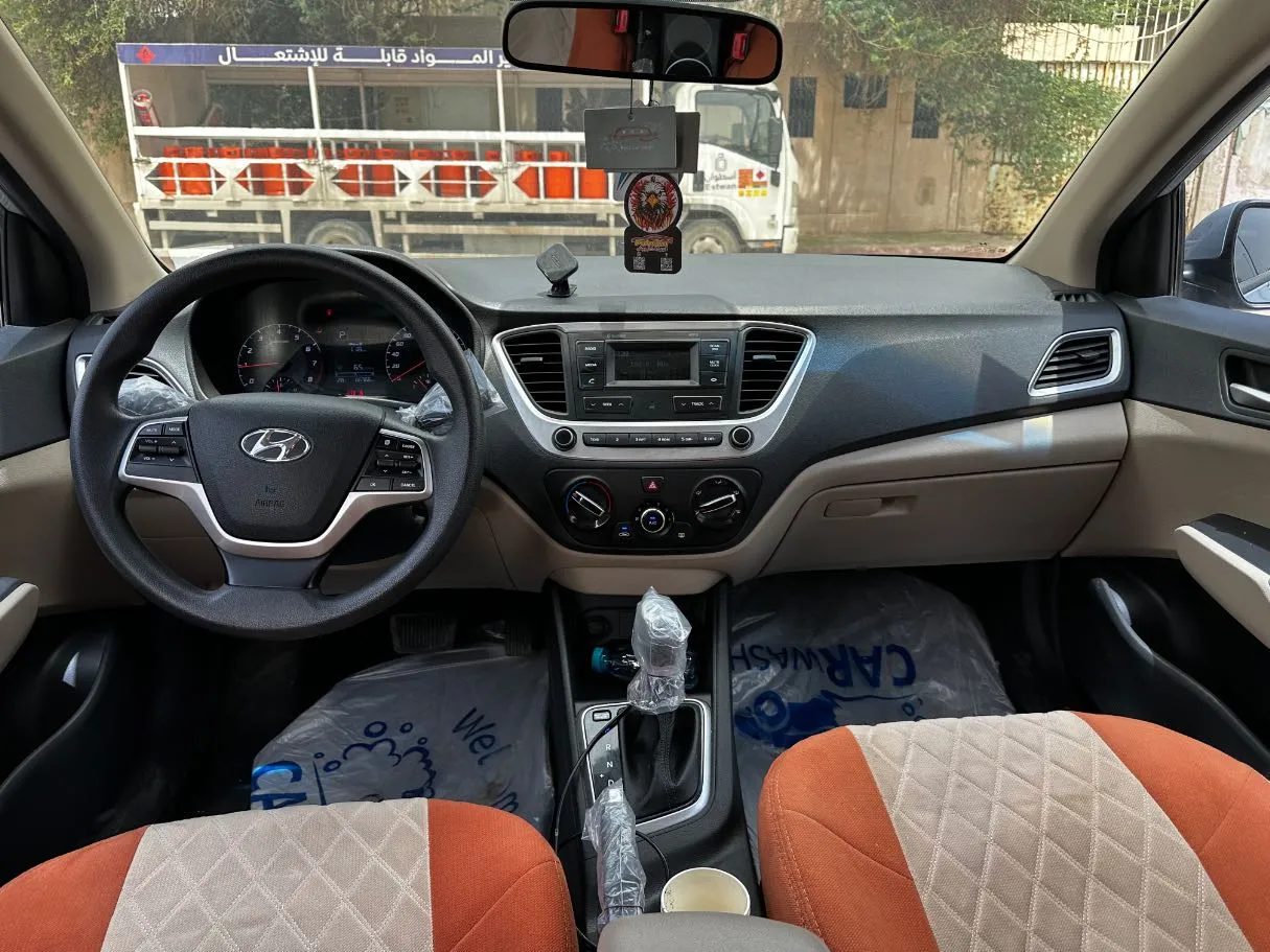 Car image 18