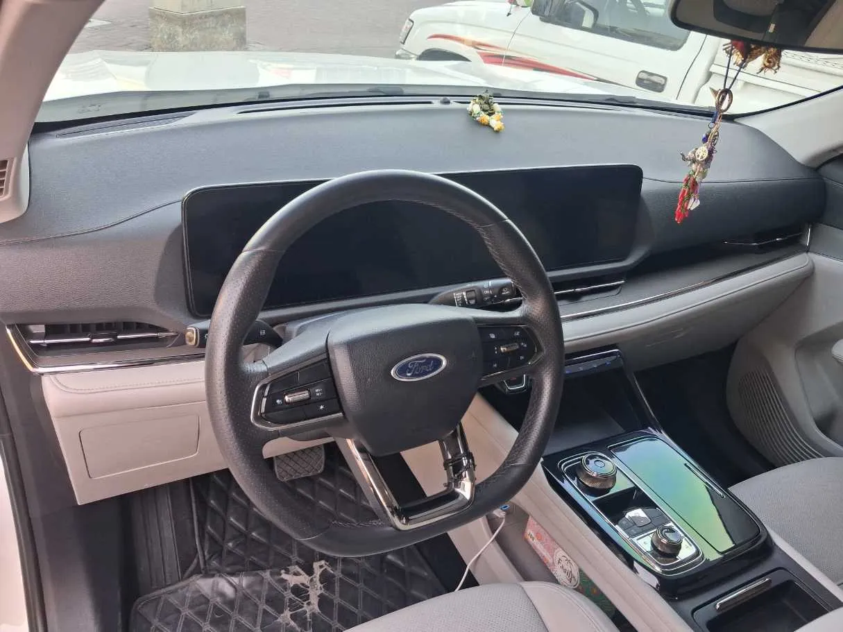 Car image 11