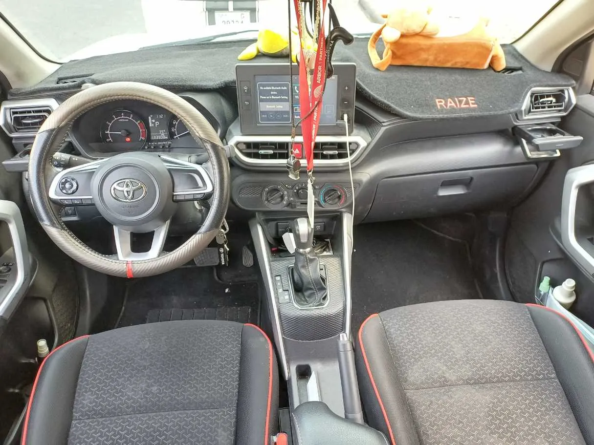 Car image 15