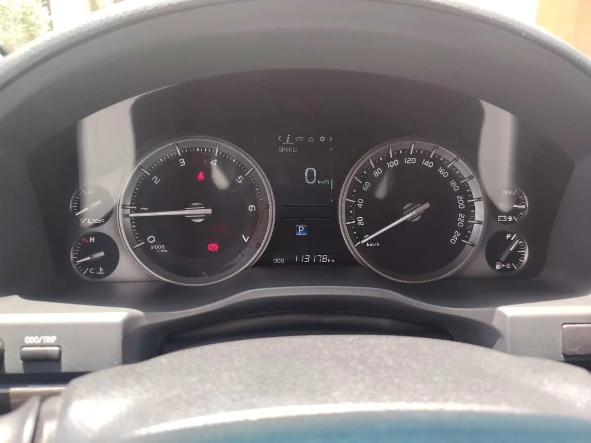 Car image 26