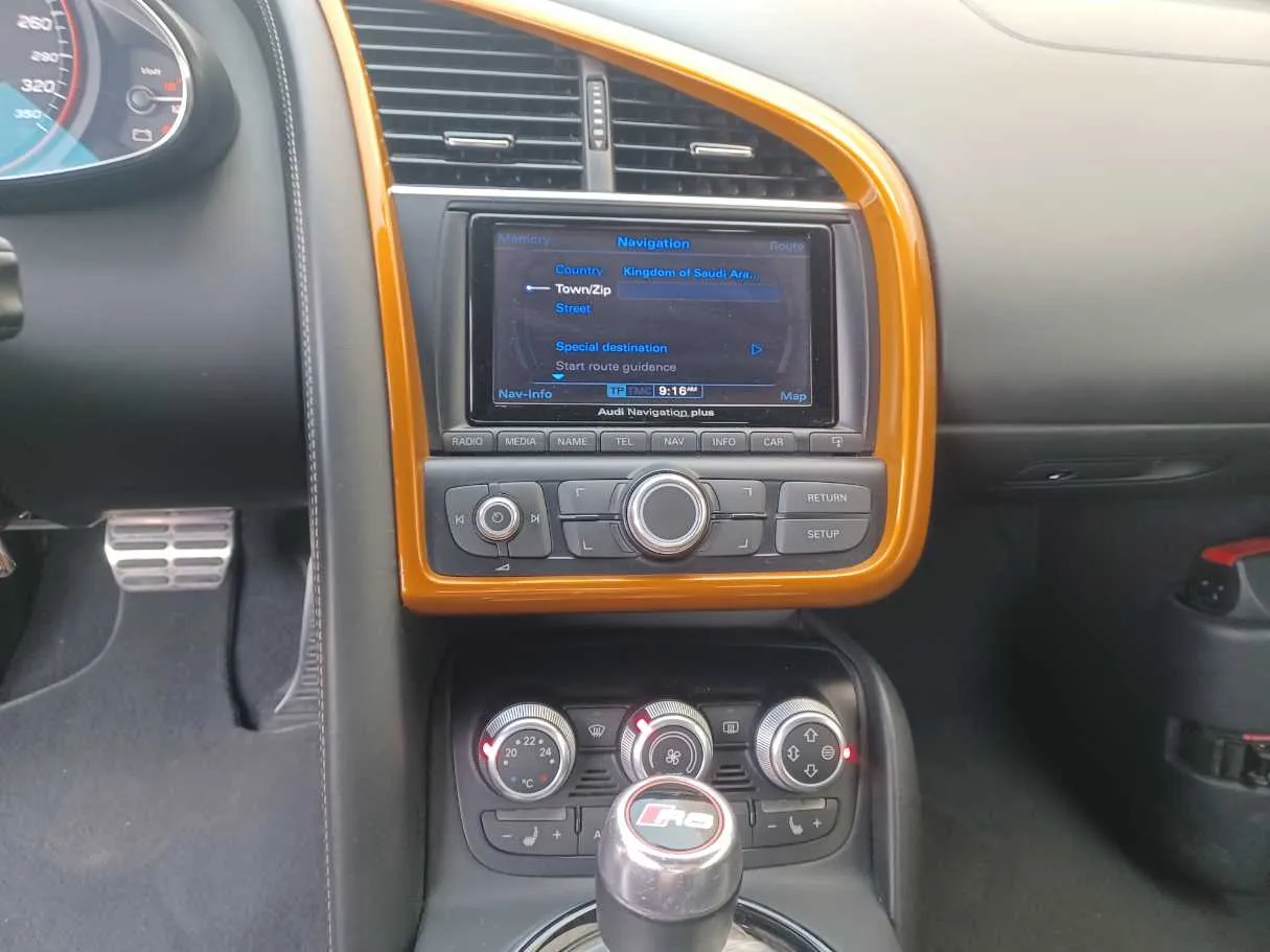 Car image 14