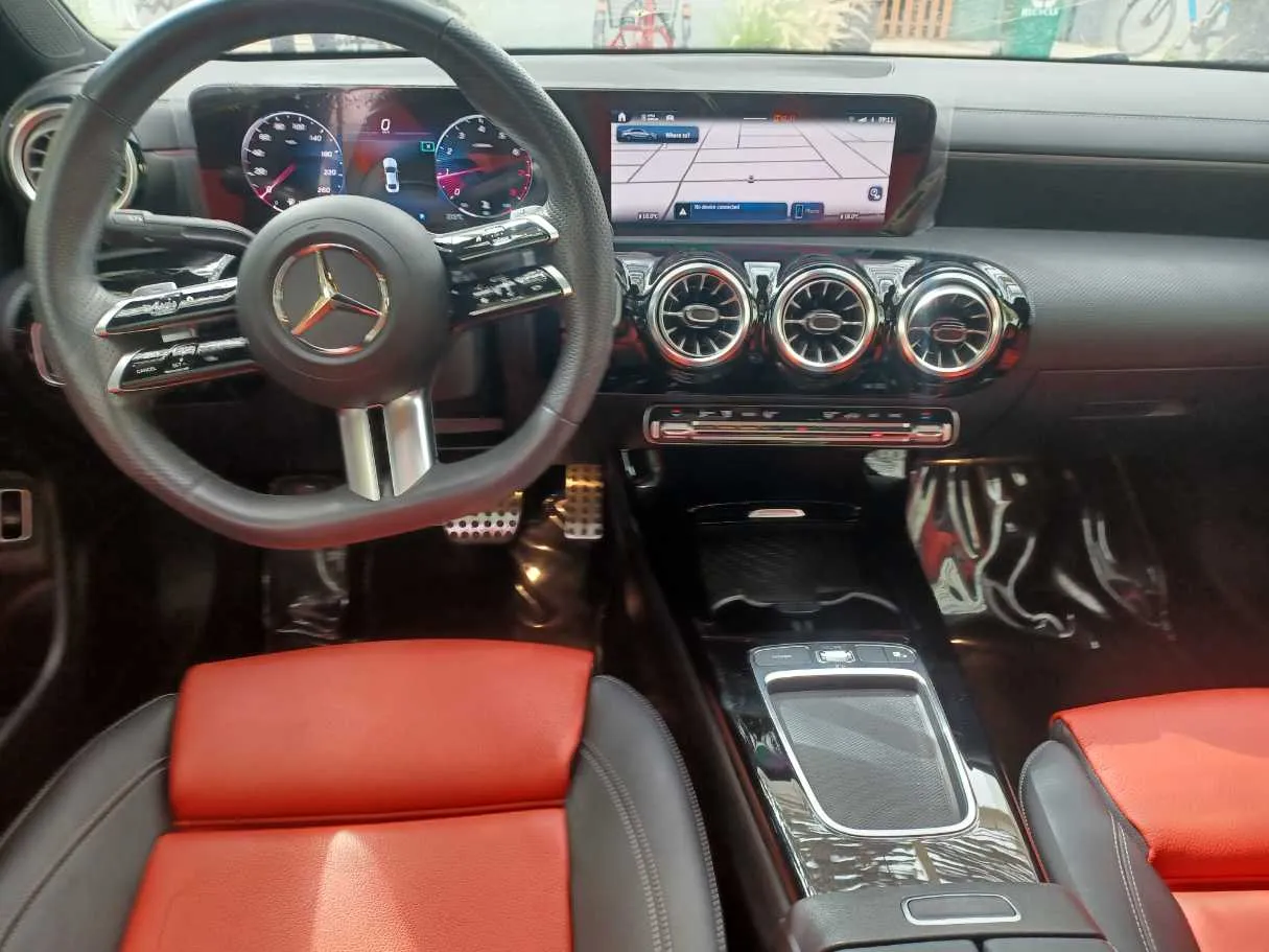 Car image 16