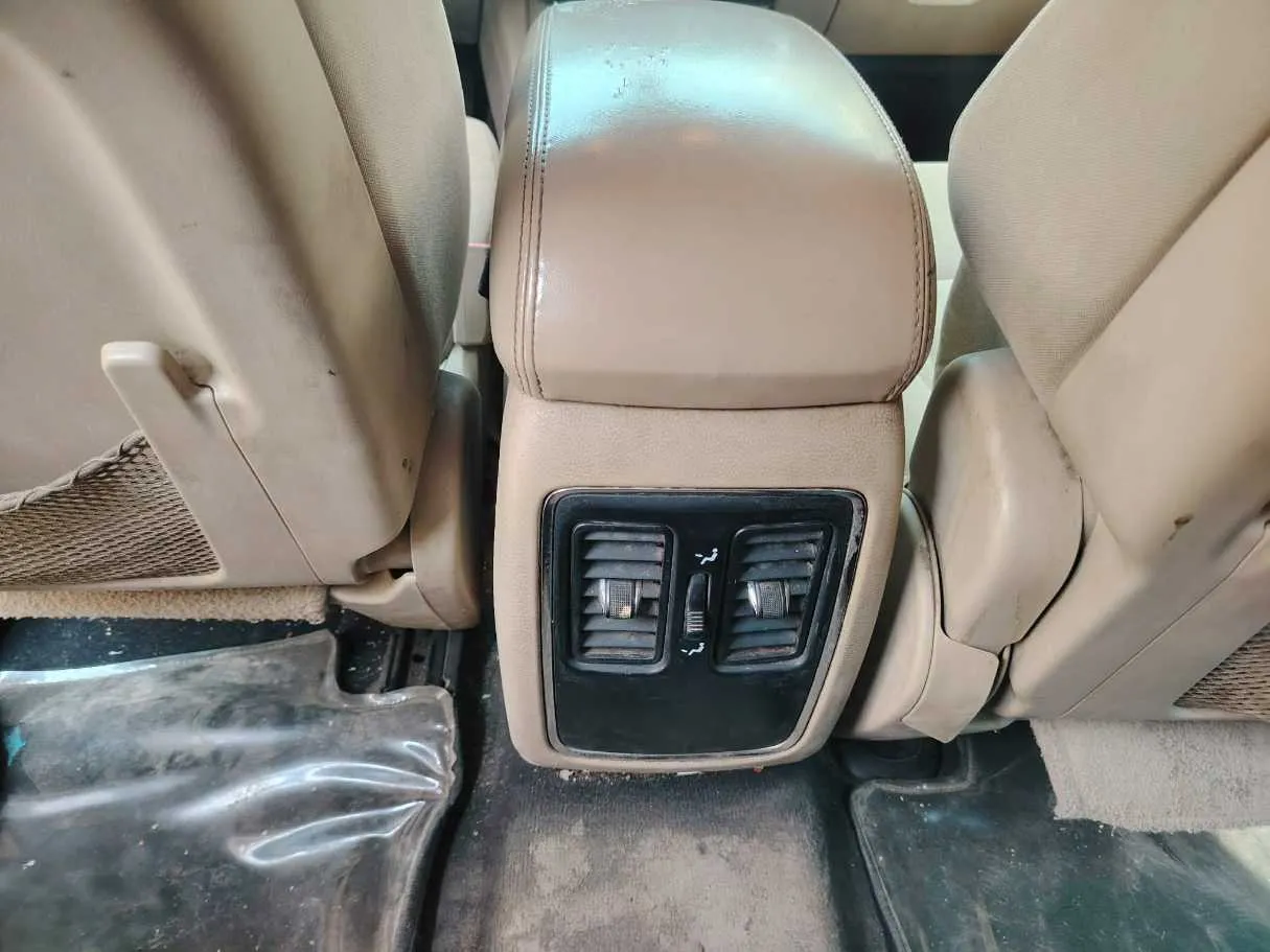 Car image 40