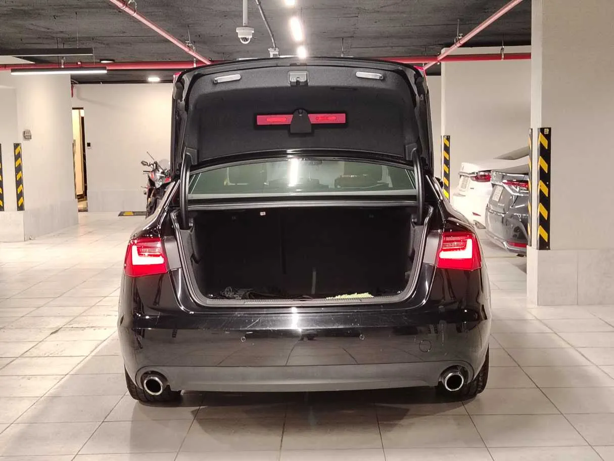 Car image 28