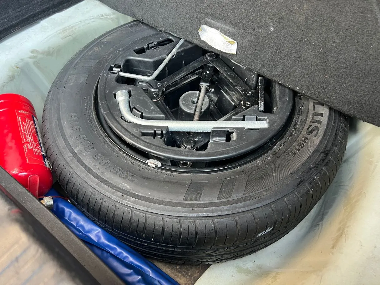 Car image 23