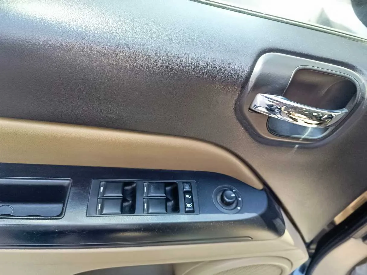 Car image 28