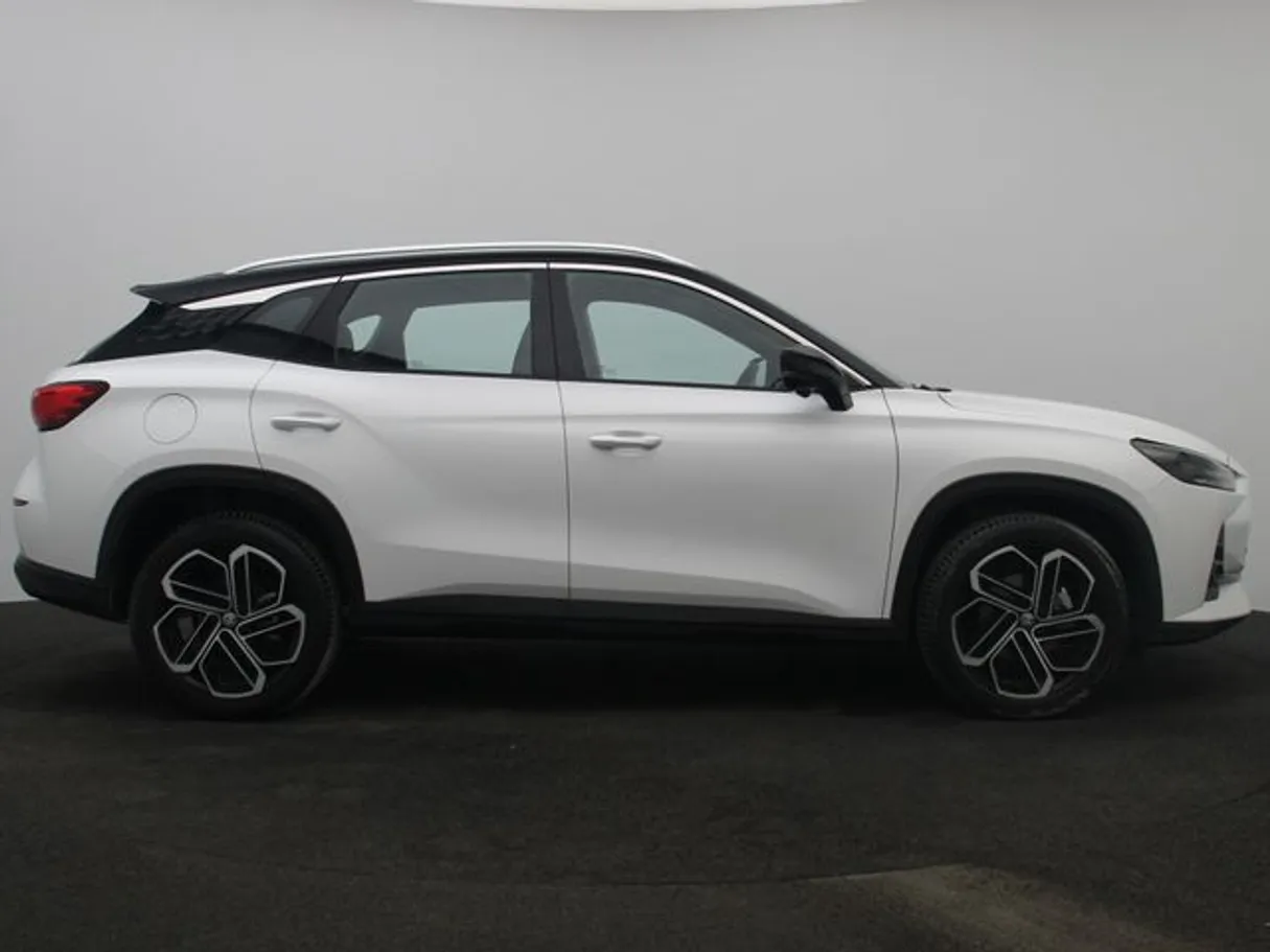 Car image 13