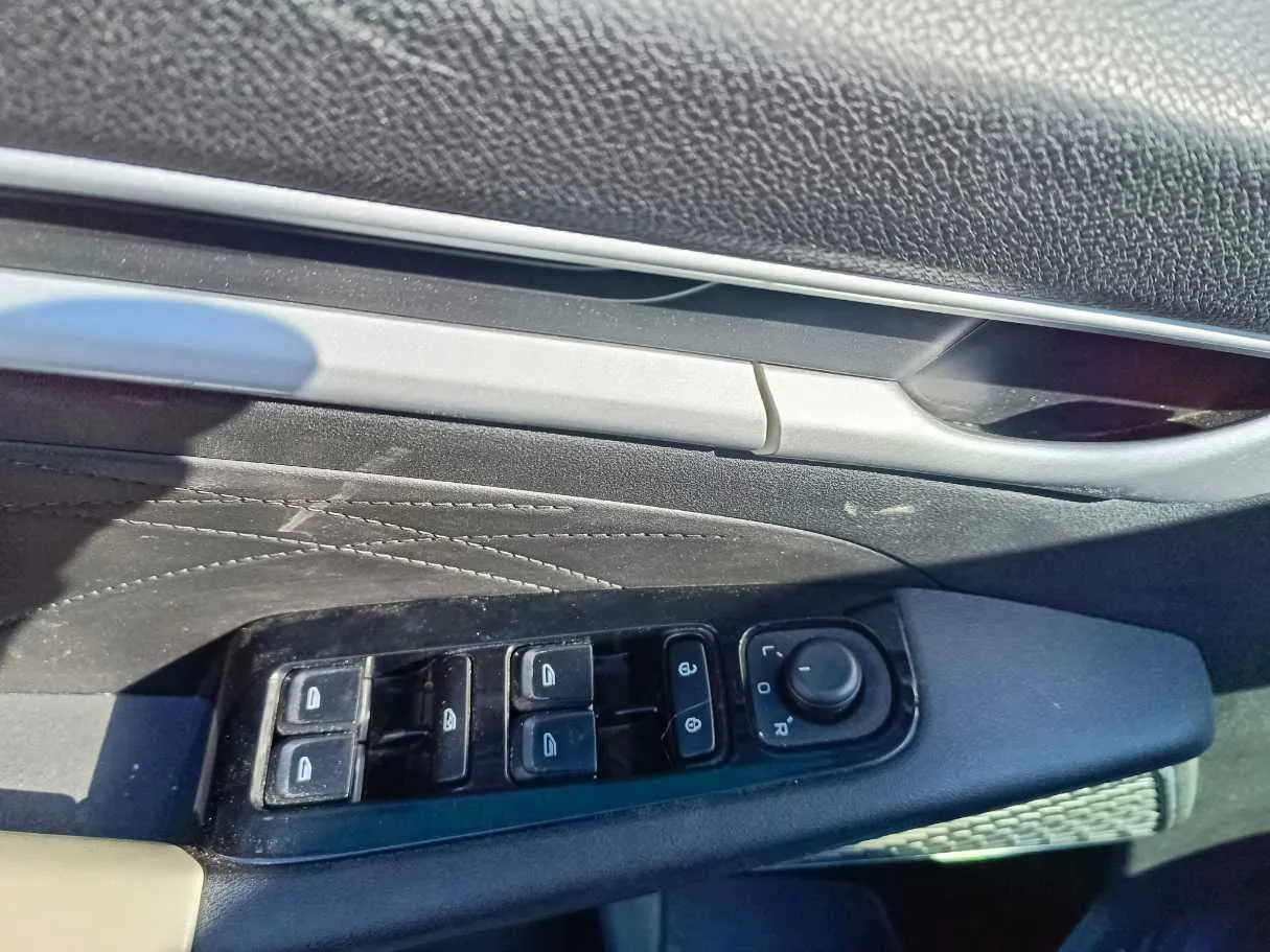 Car image 29
