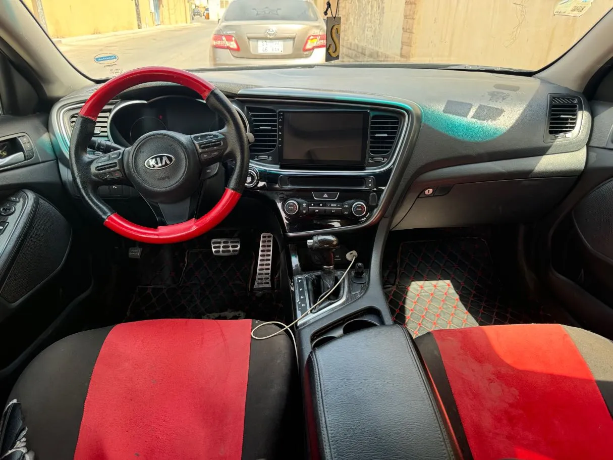 Car image 14