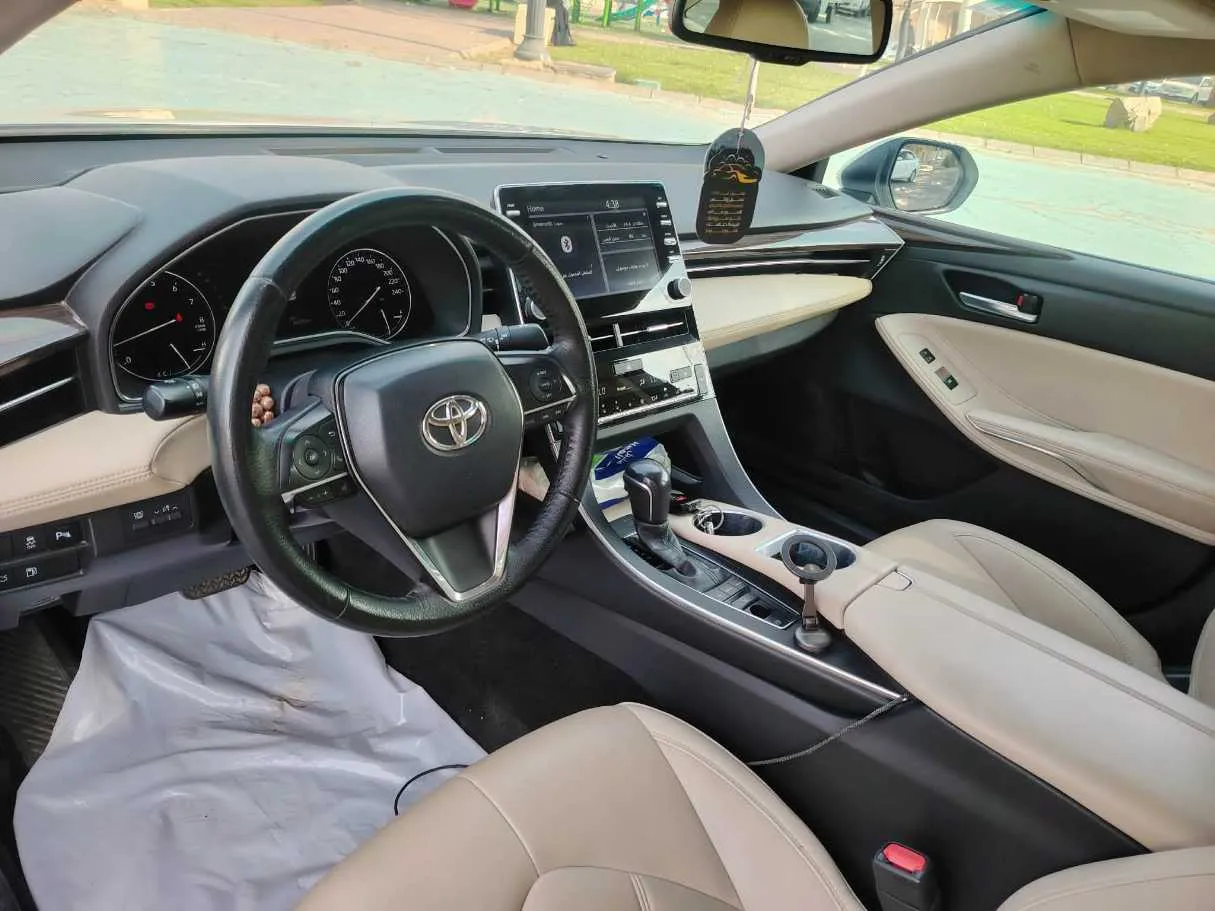 Car image 14