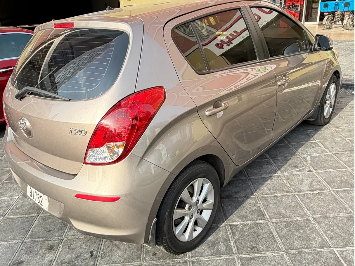 Car image 3