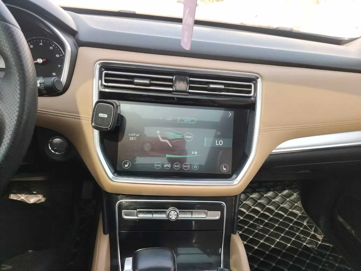 Car image 25