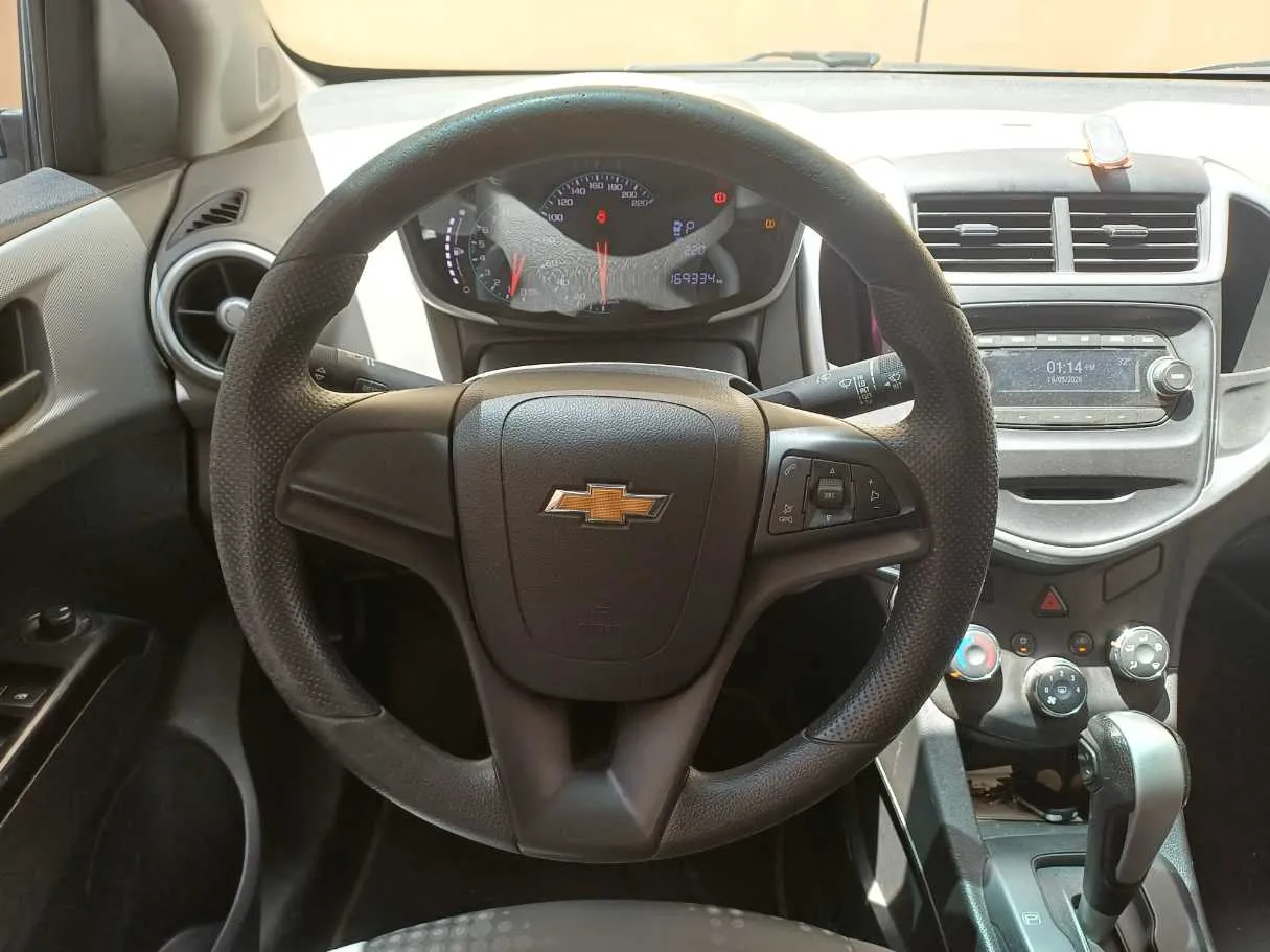 Car image 17