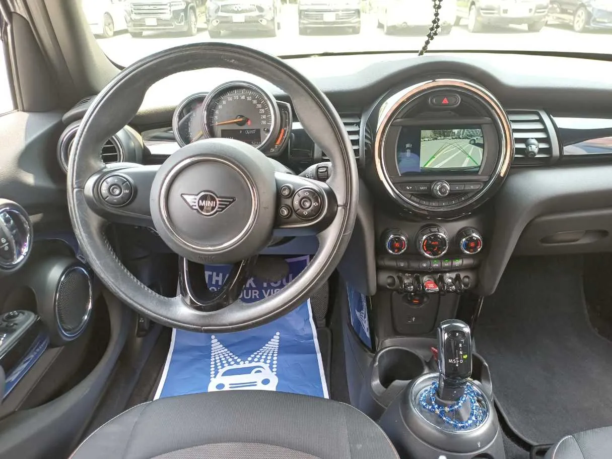 Car image 17