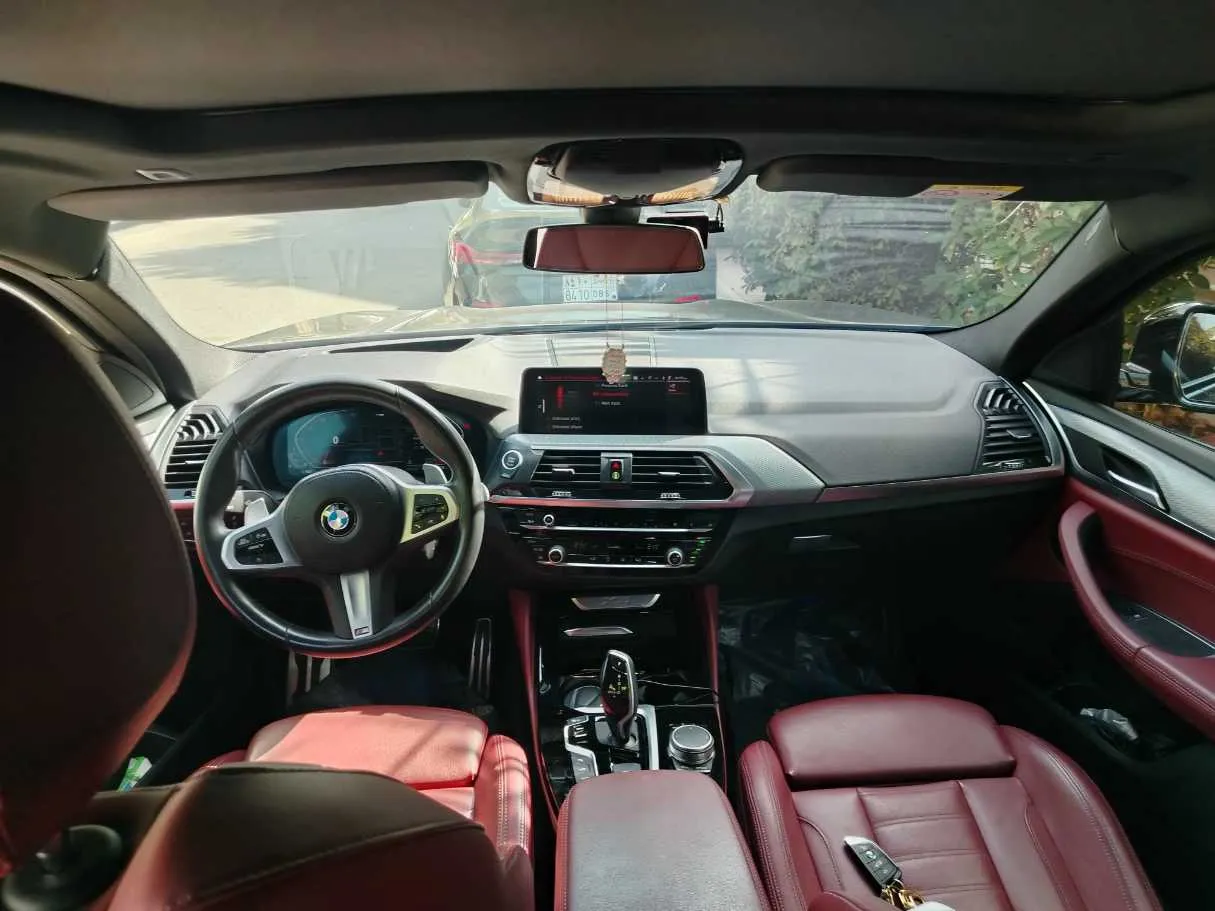 Car image 19
