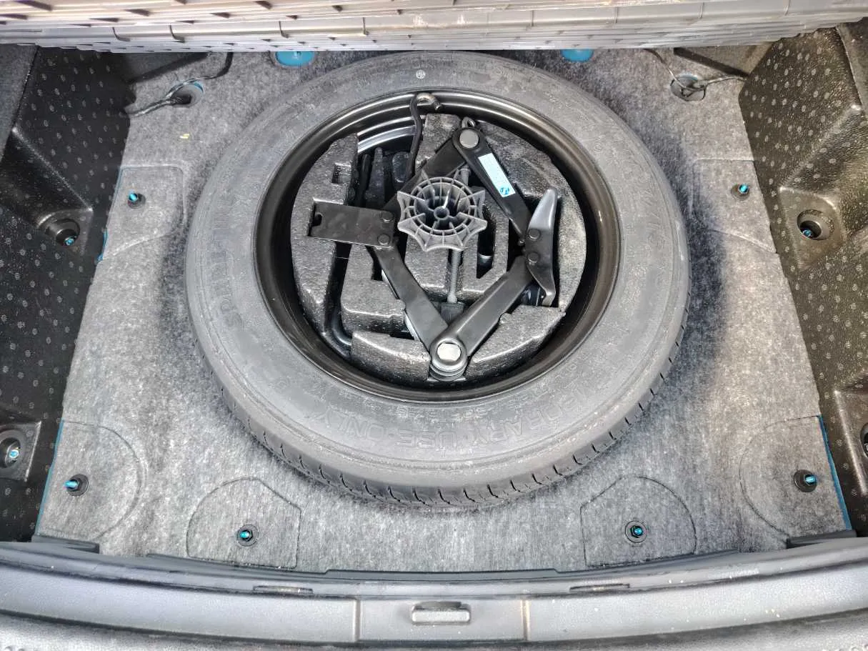Car image 37