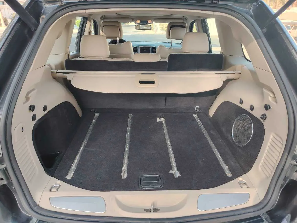 Car image 24