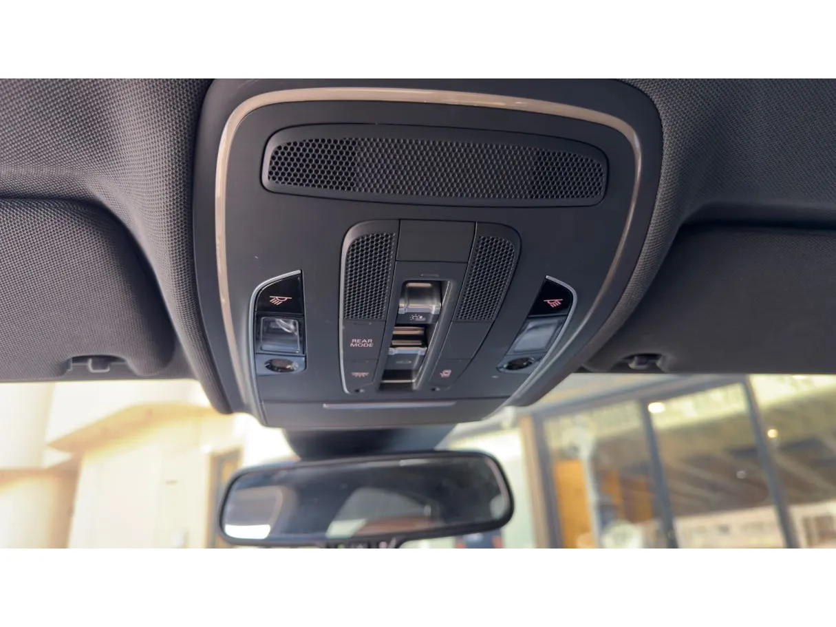 Car image 29