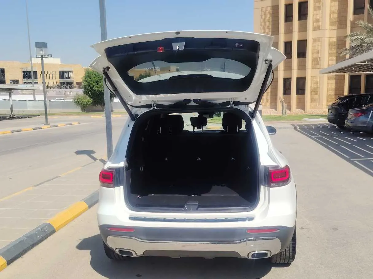 Car image 23