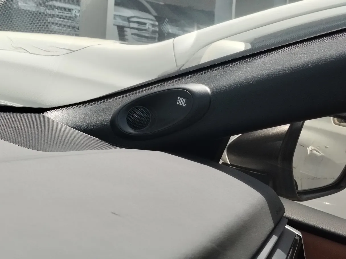 Car image 29