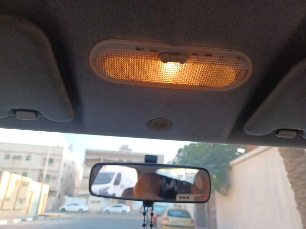 Car image 18