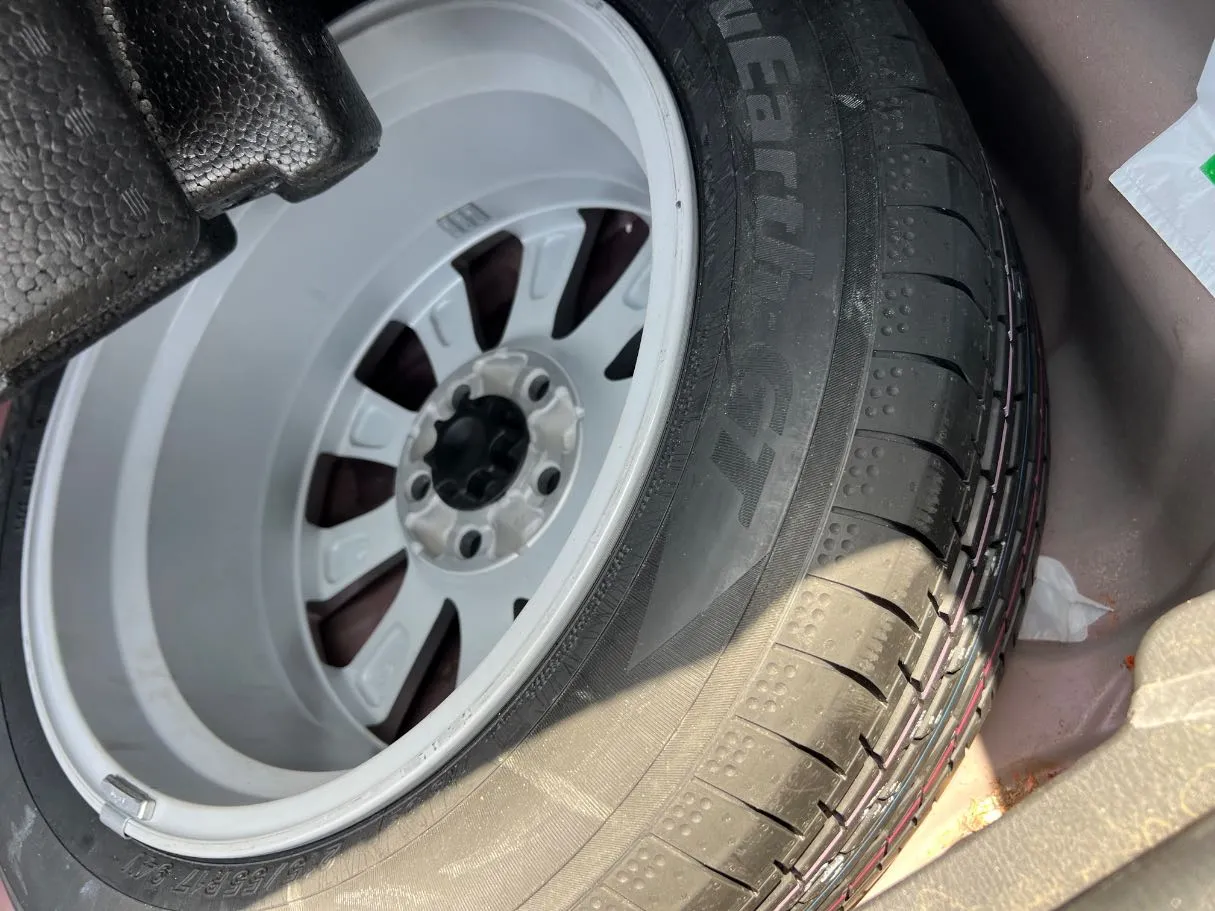 Car image 28