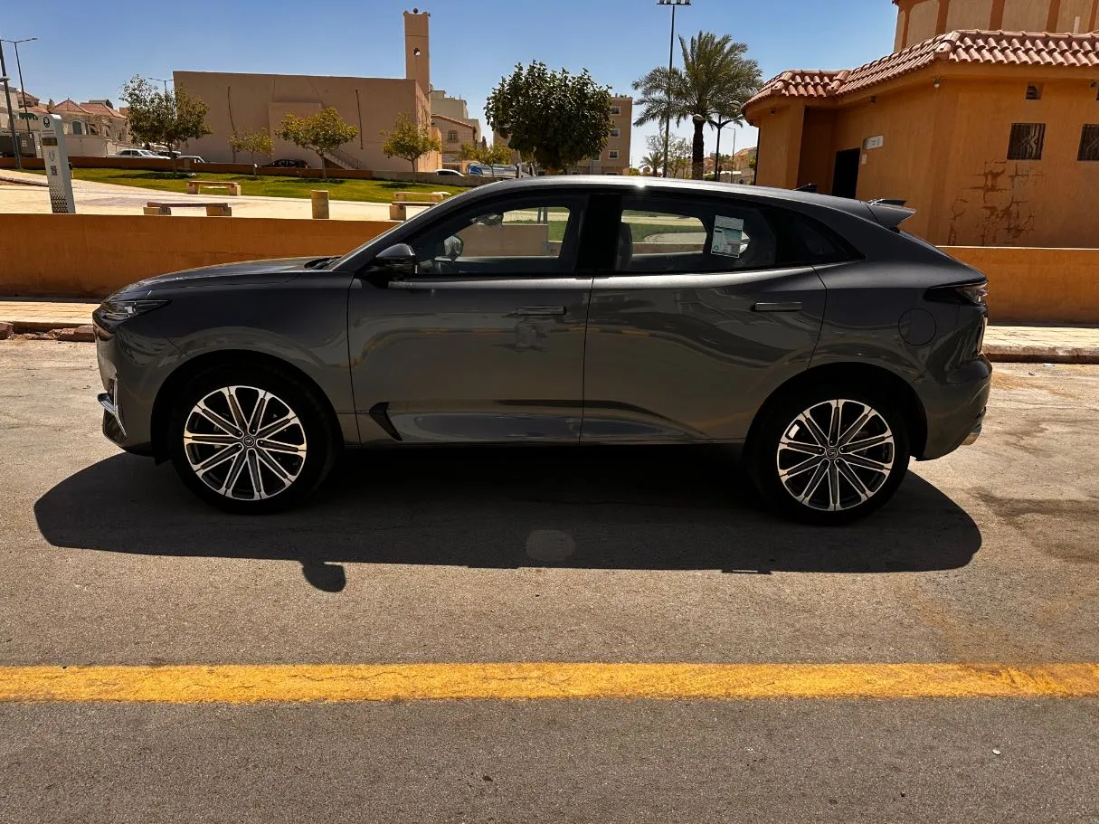Car image 8