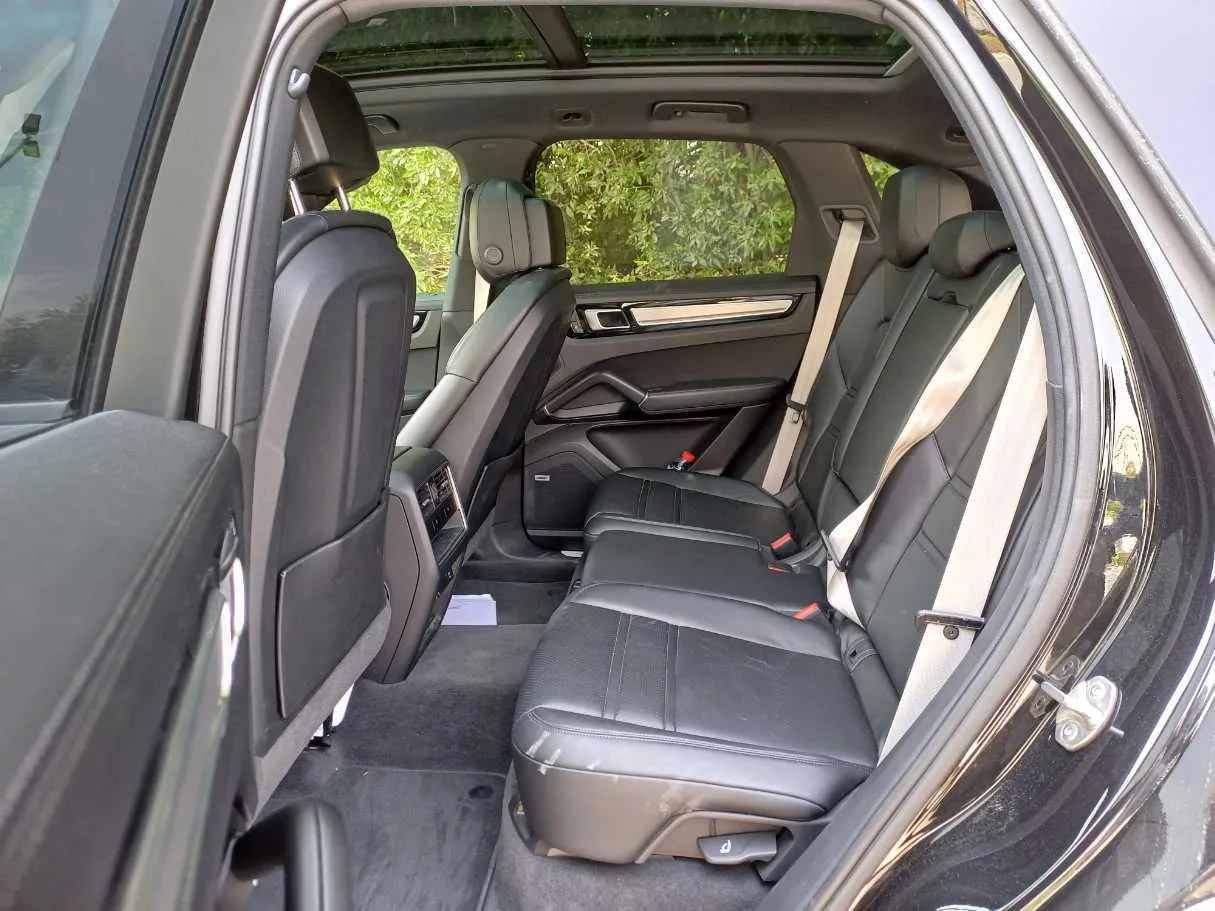 Car image 13