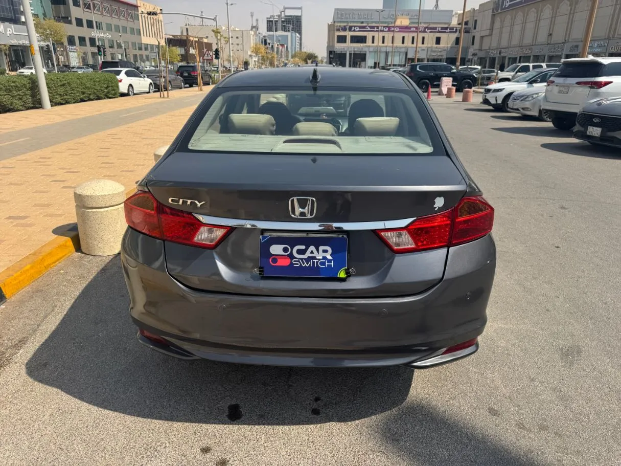 Car image 6