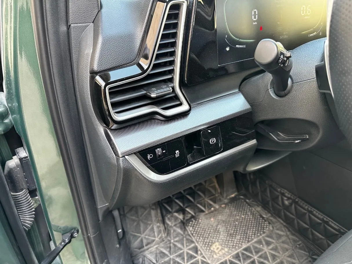 Car image 27