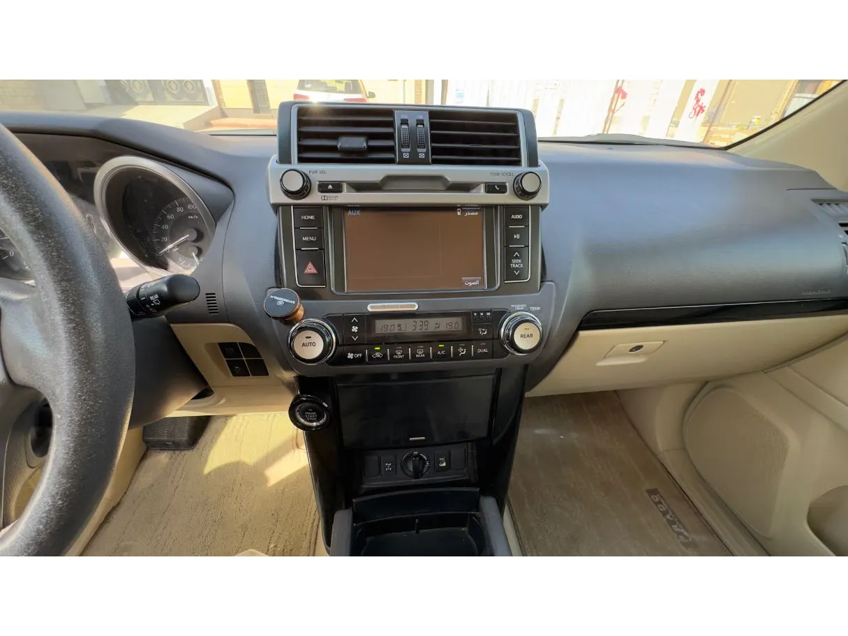 Car image 17