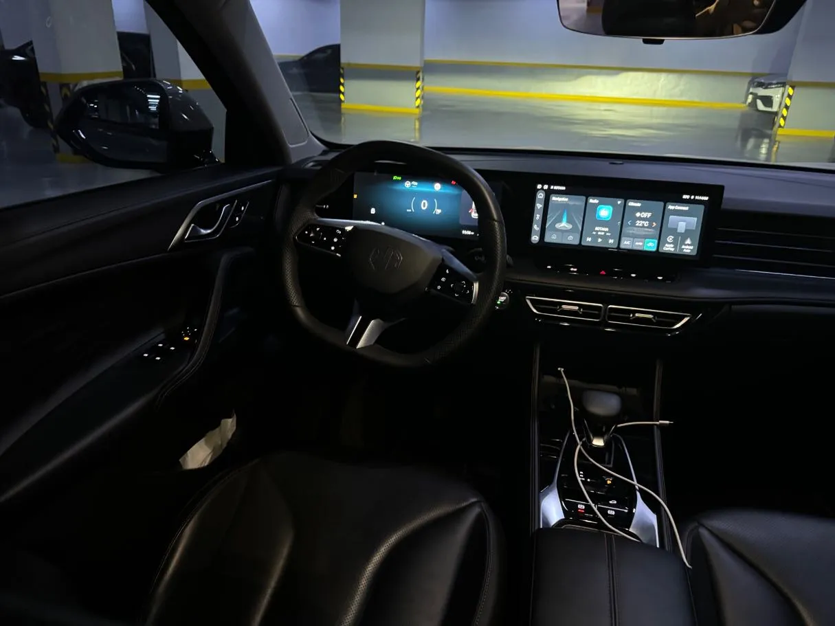 Car image 18